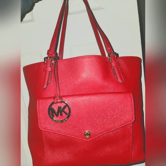 Michal Kors, Red shoulder bag. All original hardware with a duster bag. - Picture 1 of 16